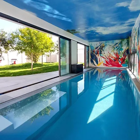 Piscine Interieure ロワイヤン